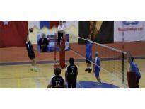 Karaman'da Kurumlar Arası Voleybol Turnuvası Devam Ediyor