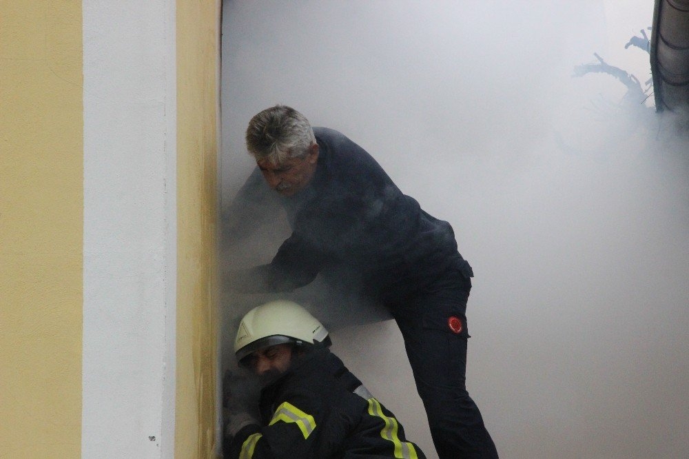 Karaman'da ki Yangın İtfaiye Er'ini Korkuttu 1