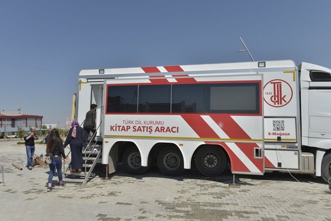 Karaman'da İndirimli Kitap Satışı 3