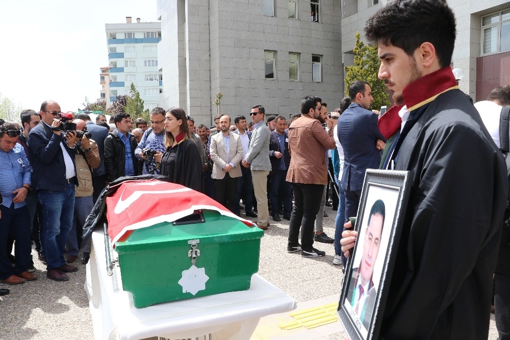 Aksaray’da Öldürülen Avukat Son Yolculuğuna Uğurlandı 4