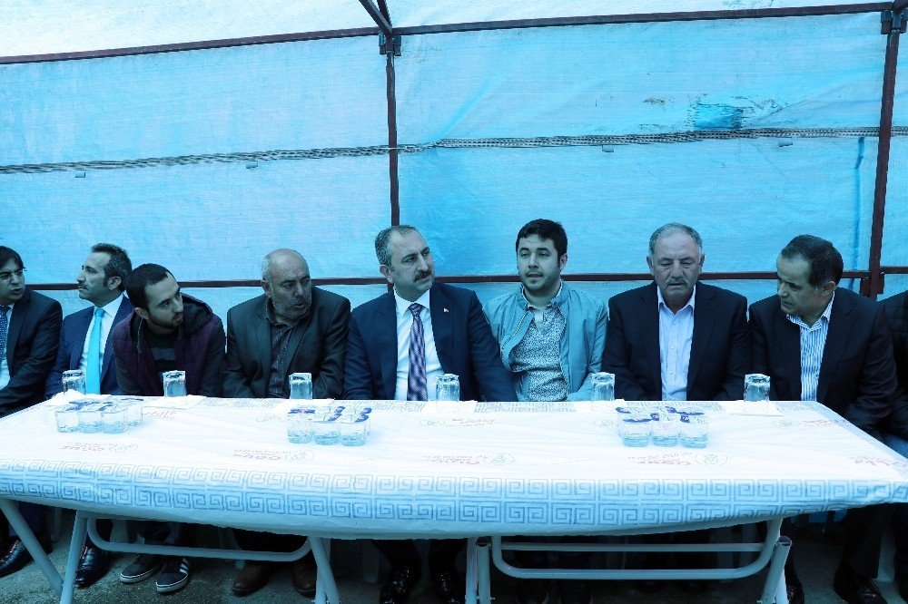 Adalet Bakanı Abdülhamit Gül’den Öldürülen Avukatın Evine Taziye Ziyaret 5