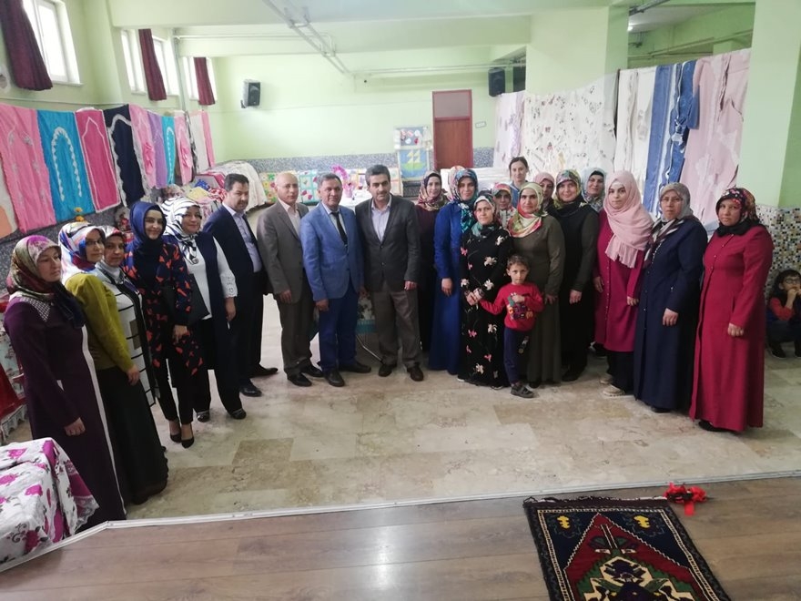 Karamanoğlu Mehmet Bey İlkokulunda Halk Eğitim Sergisi 10