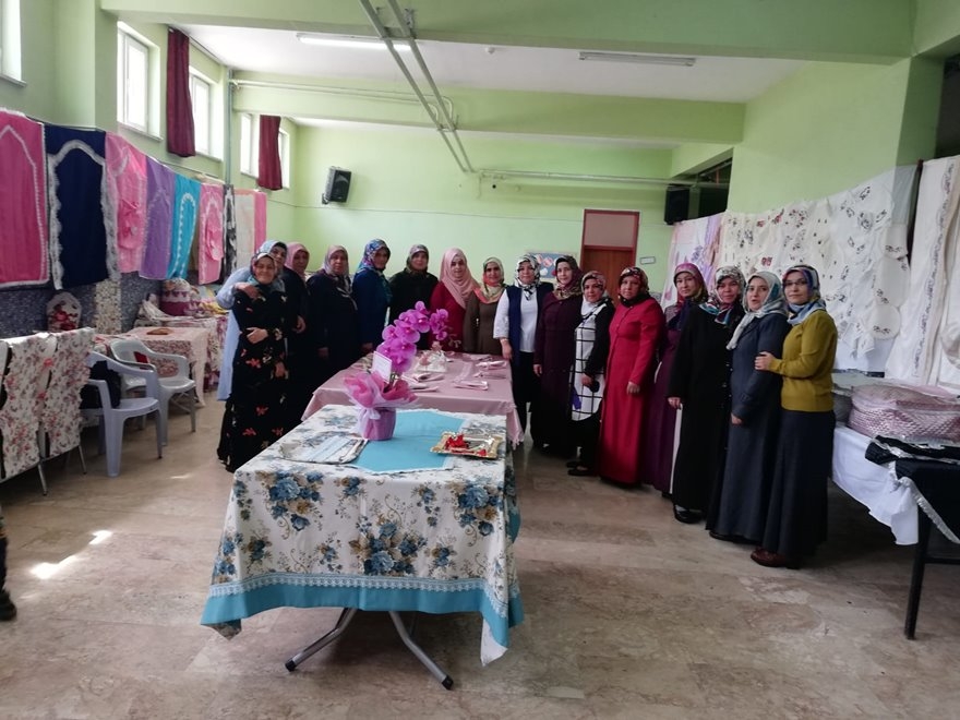 Karamanoğlu Mehmet Bey İlkokulunda Halk Eğitim Sergisi 14