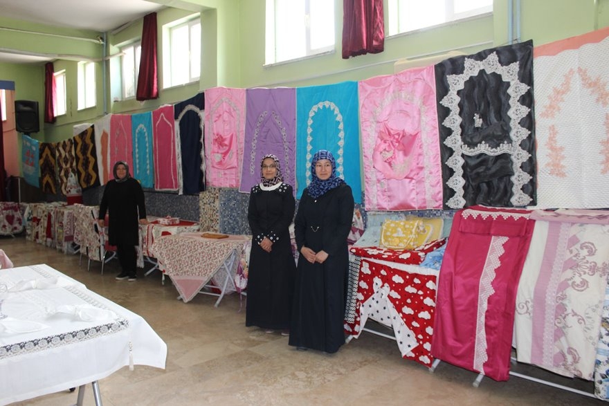 Karamanoğlu Mehmet Bey İlkokulunda Halk Eğitim Sergisi 16