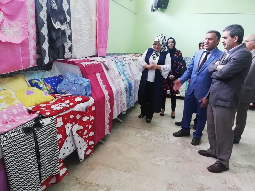 Karamanoğlu Mehmet Bey İlkokulunda Halk Eğitim Sergisi 18