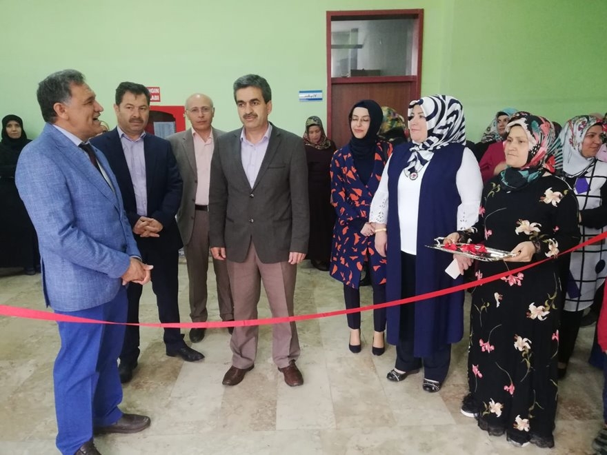 Karamanoğlu Mehmet Bey İlkokulunda Halk Eğitim Sergisi 23