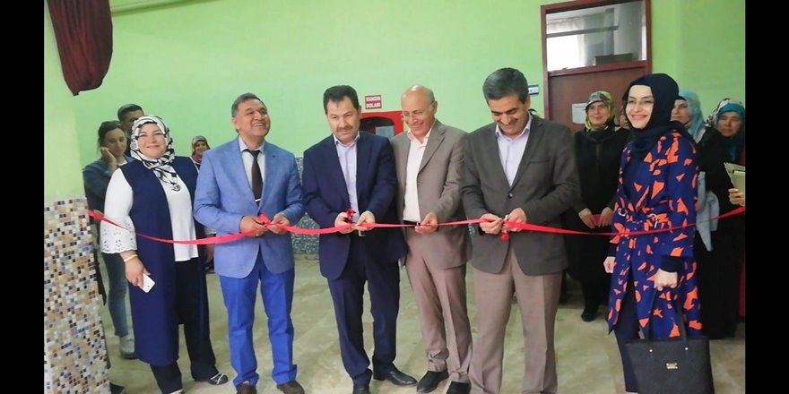 Karamanoğlu Mehmet Bey İlkokulunda Halk Eğitim Sergisi 26