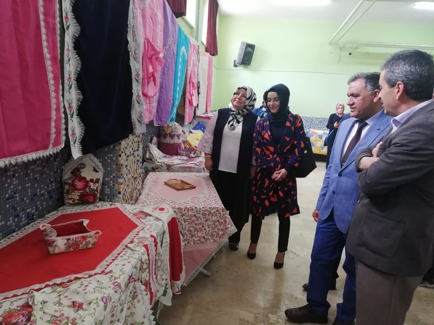 Karamanoğlu Mehmet Bey İlkokulunda Halk Eğitim Sergisi 5