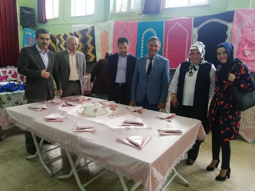 Karamanoğlu Mehmet Bey İlkokulunda Halk Eğitim Sergisi 9