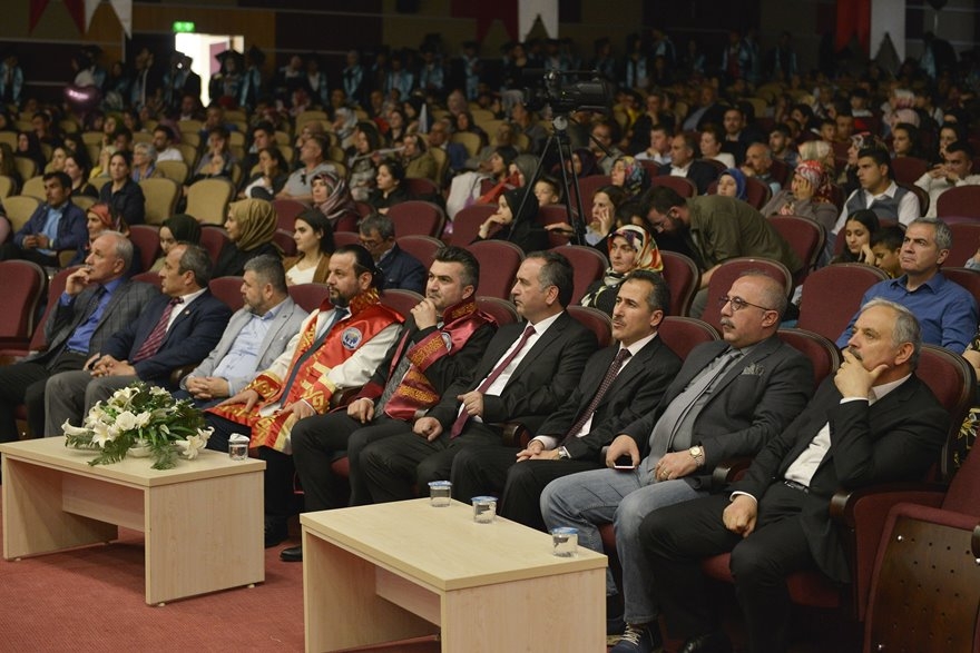 KMÜ Sosyal Bilimler MYO'da Mezuniyet Sevinci 1