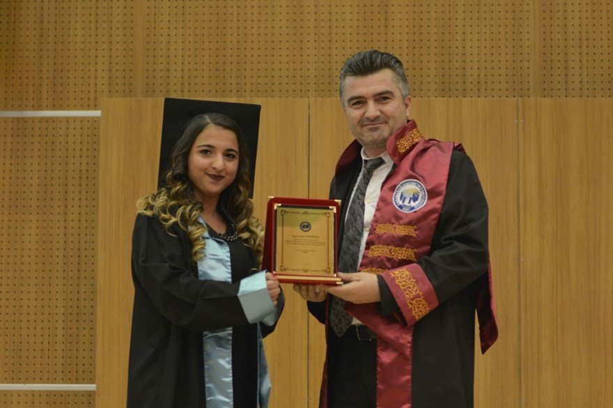 KMÜ Sosyal Bilimler MYO'da Mezuniyet Sevinci 10