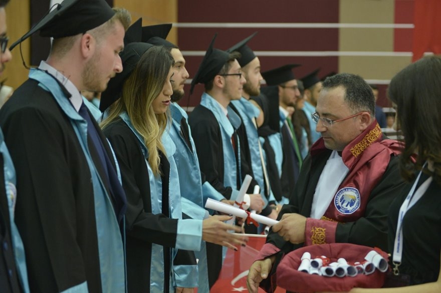 KMÜ Sosyal Bilimler MYO'da Mezuniyet Sevinci 12