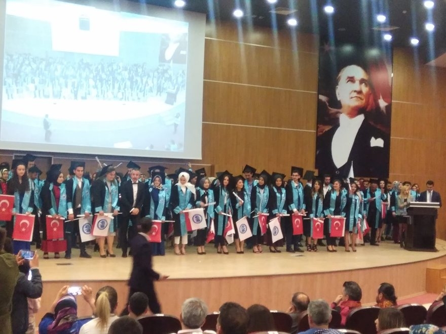 KMÜ Sosyal Bilimler MYO'da Mezuniyet Sevinci 17