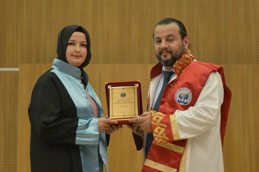 KMÜ Sosyal Bilimler MYO'da Mezuniyet Sevinci 8