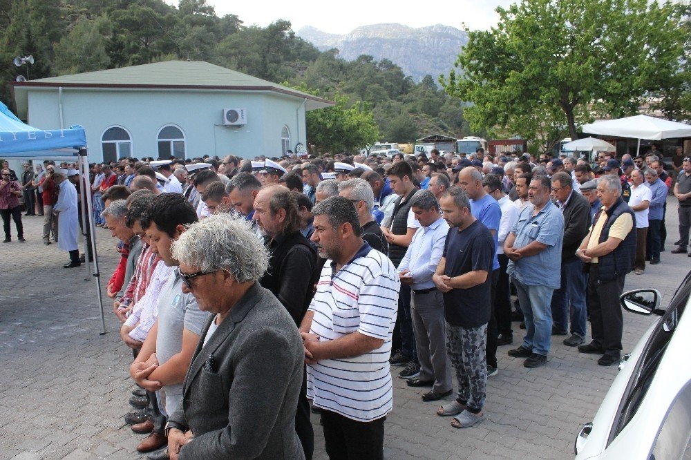 Antalya'da Kayıp Kader Buse İçin Gıyabi Cenaze Namazı 3