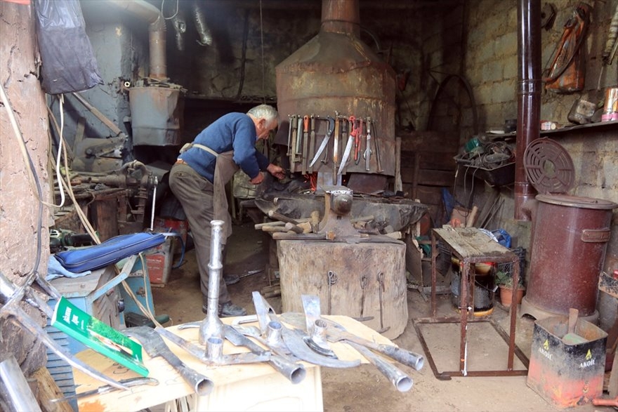 Karaman'ın "Şair" Demircisi Aşık Mehmet 10
