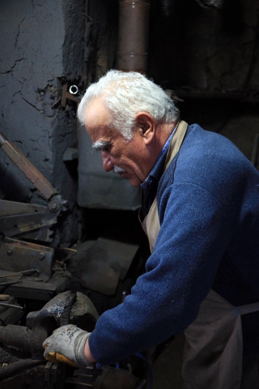 Karaman'ın "Şair" Demircisi Aşık Mehmet 12