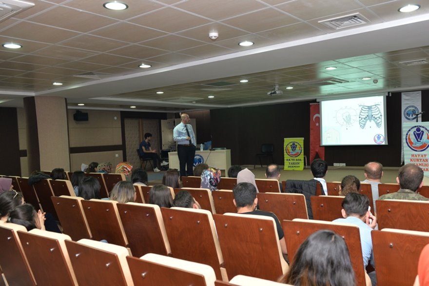 KMÜ'de Genç Sağlıkçılara EKG Eğitimi 11