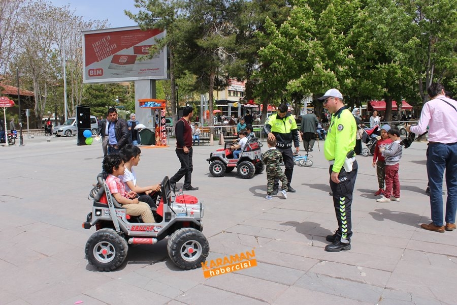Karaman’da Trafiğin Denetleyicileri Aktekke’de Vatandaşla Buluştu 17