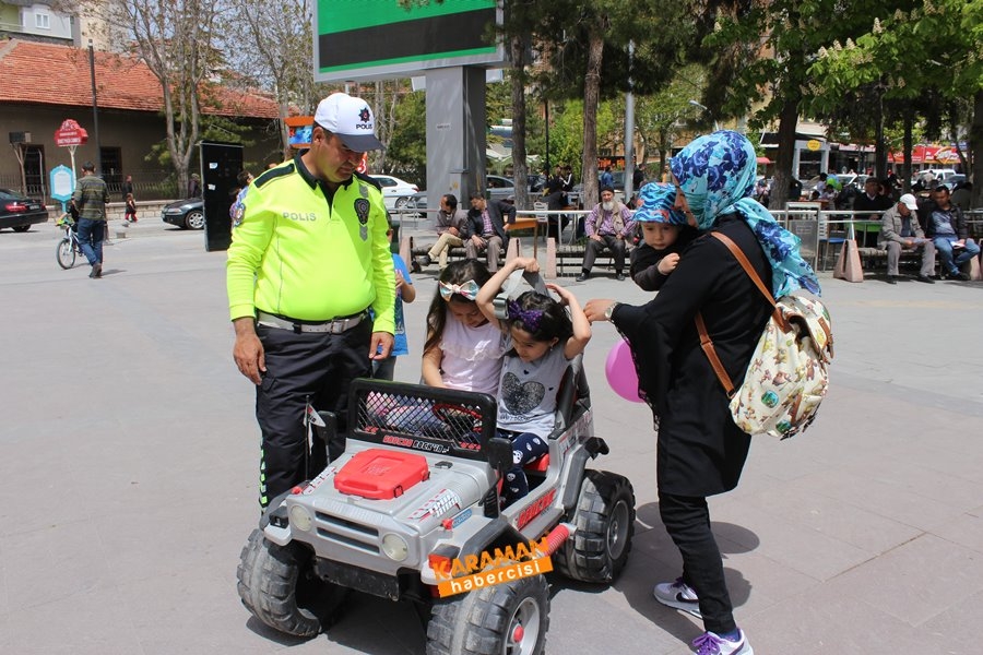 Karaman’da Trafiğin Denetleyicileri Aktekke’de Vatandaşla Buluştu 2