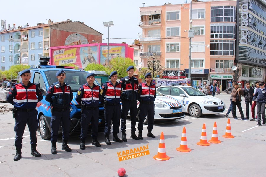 Karaman’da Trafiğin Denetleyicileri Aktekke’de Vatandaşla Buluştu 7