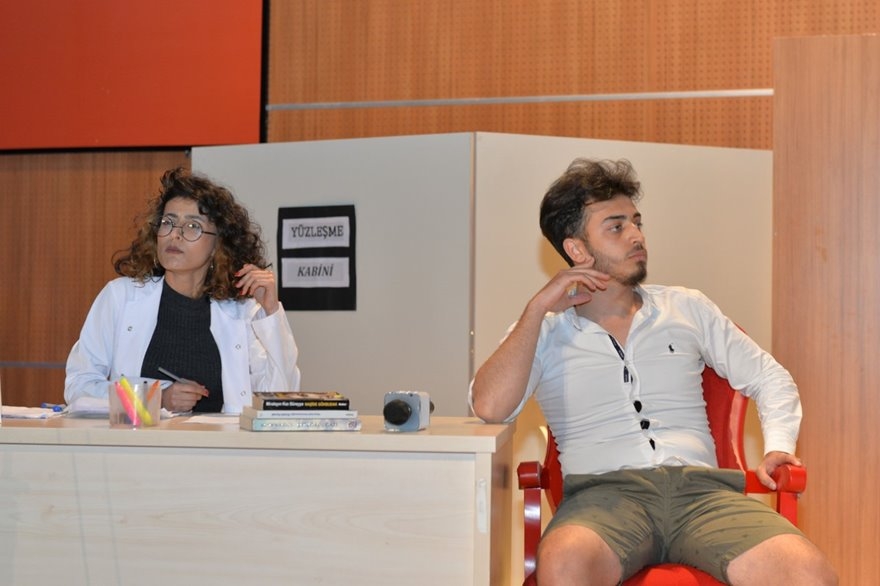 KMÜ'de Psikoterapi Oyunu Sahnelendi 16