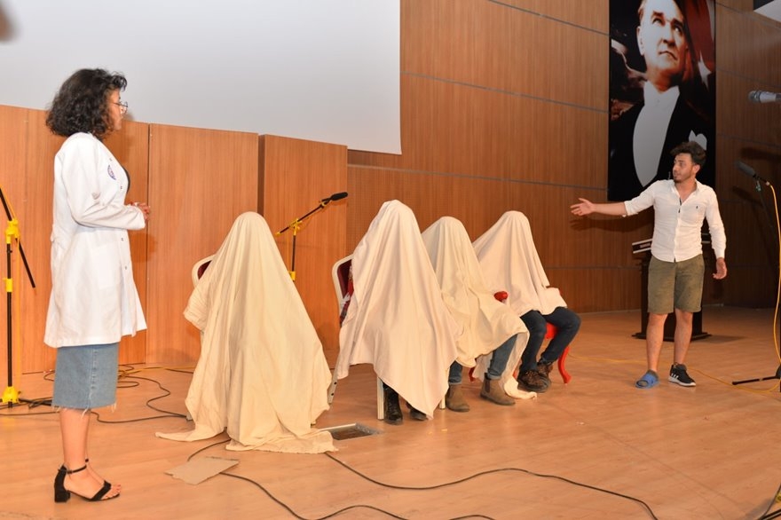 KMÜ'de Psikoterapi Oyunu Sahnelendi 9