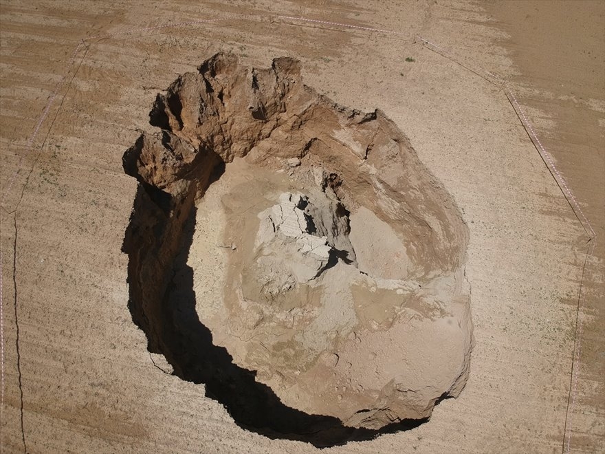 Karaman'da Obruk Meydana Geldi 1