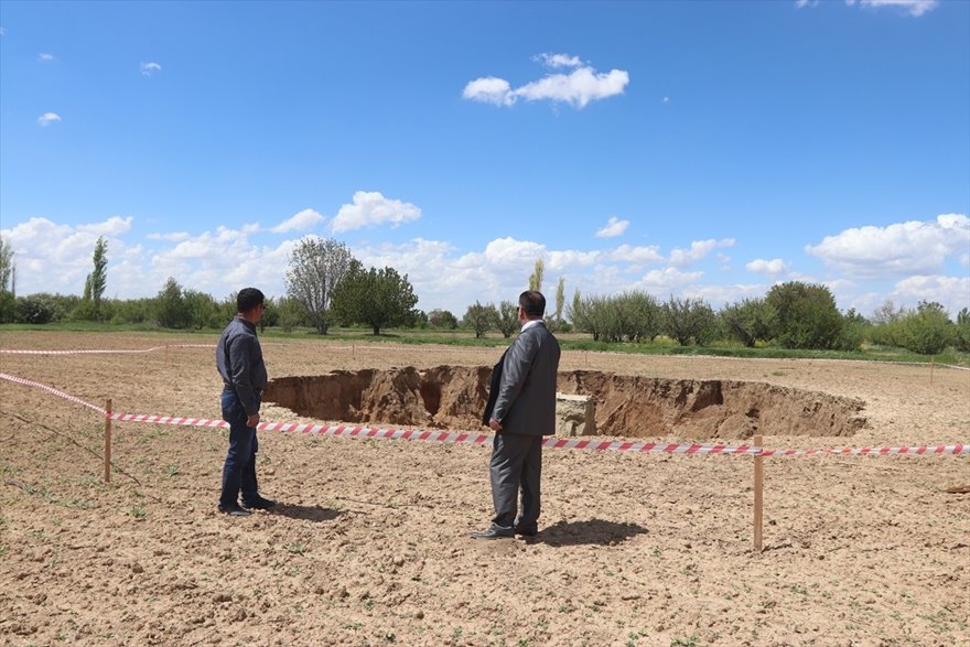 Karaman'da Obruk Meydana Geldi 10