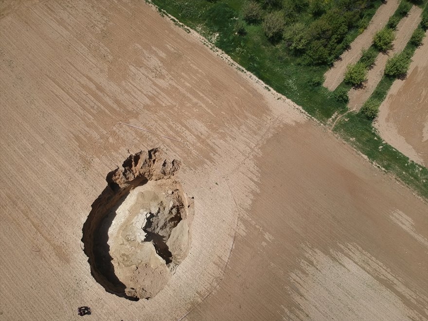 Karaman'da Obruk Meydana Geldi 4