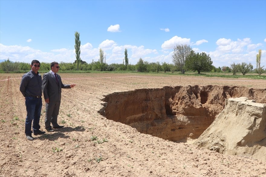 Karaman'da Obruk Meydana Geldi 6