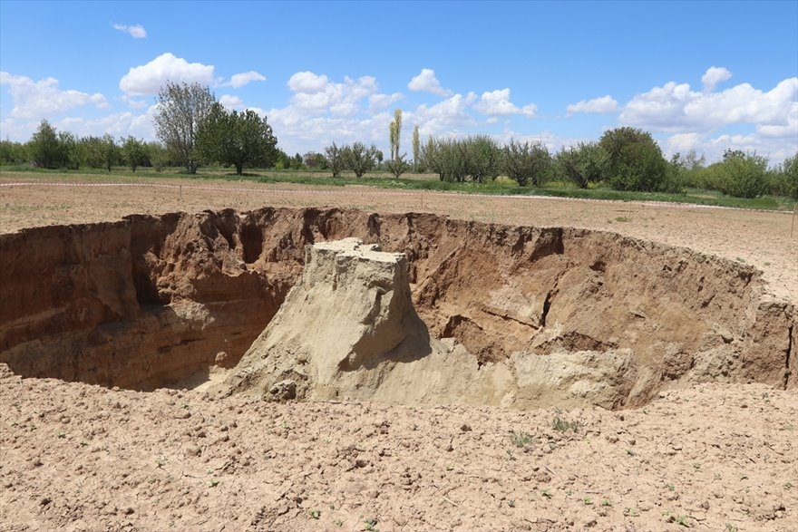 Karaman'da Obruk Meydana Geldi 7