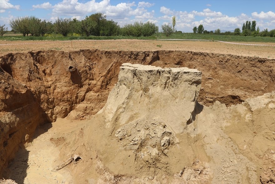 Karaman'da Obruk Meydana Geldi 8