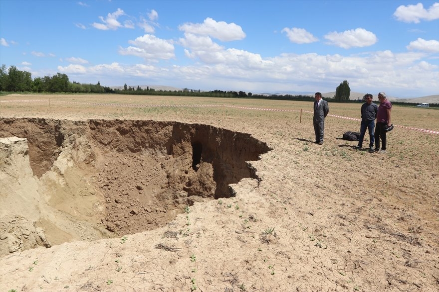 Karaman'da Obruk Meydana Geldi 9