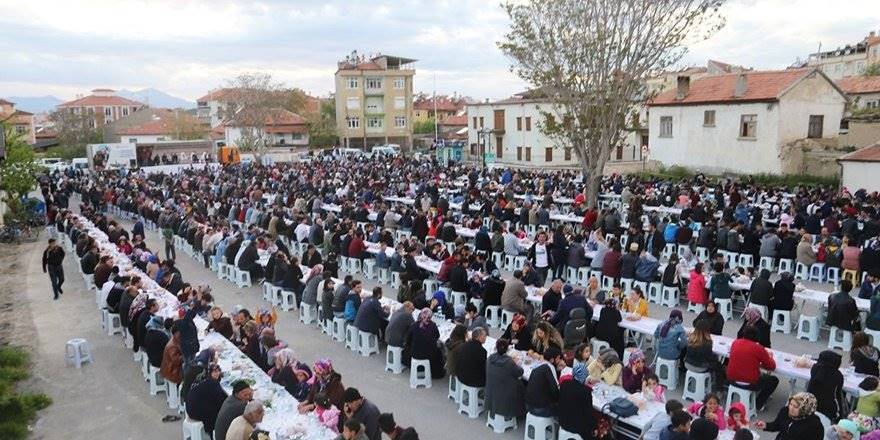 Karaman'da İlk İftar Sofrasından Sıcak Görüntüler