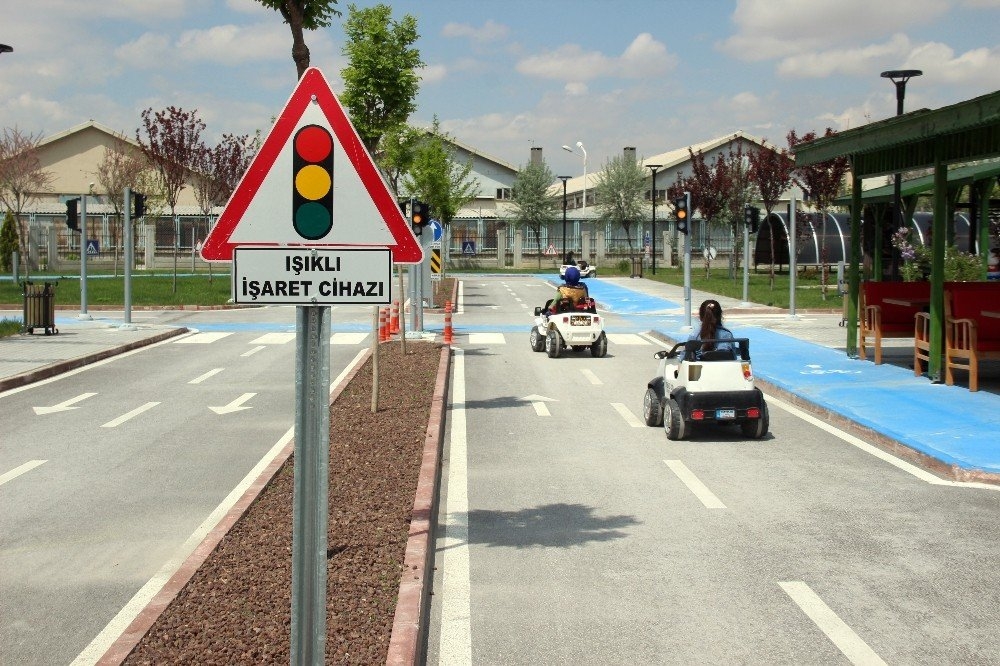 Konya'da Çocuklar Trafik Kurallarını Araba Kullanarak Öğreniyor 6