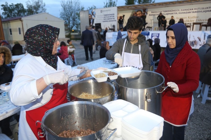 Karaman'da İftar Sofrası Atatürk Mahallesi'ne Kuruldu 3