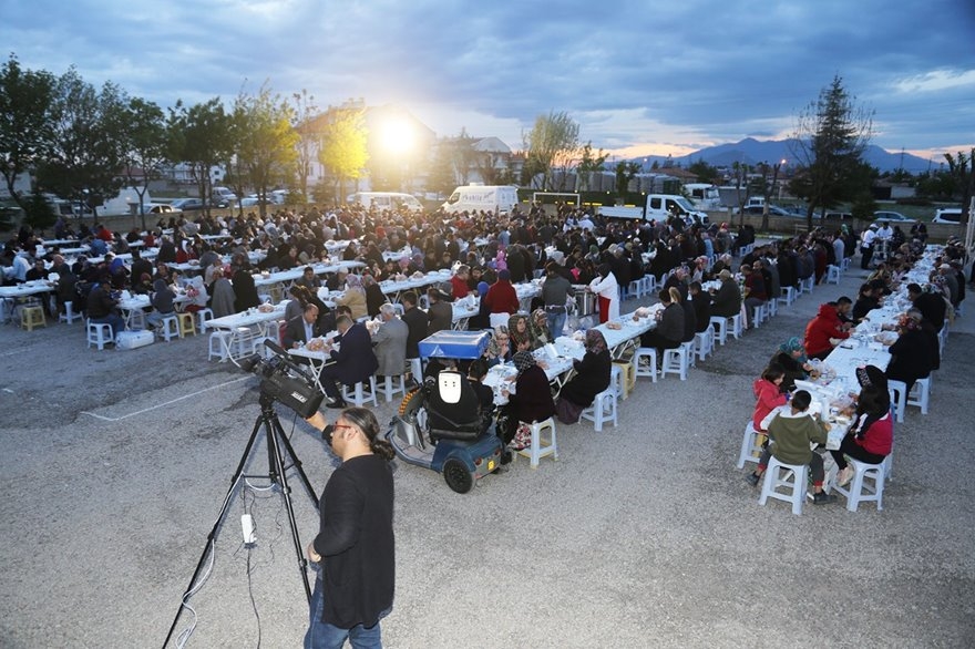Karaman'da İftar Sofrası Atatürk Mahallesi'ne Kuruldu 9