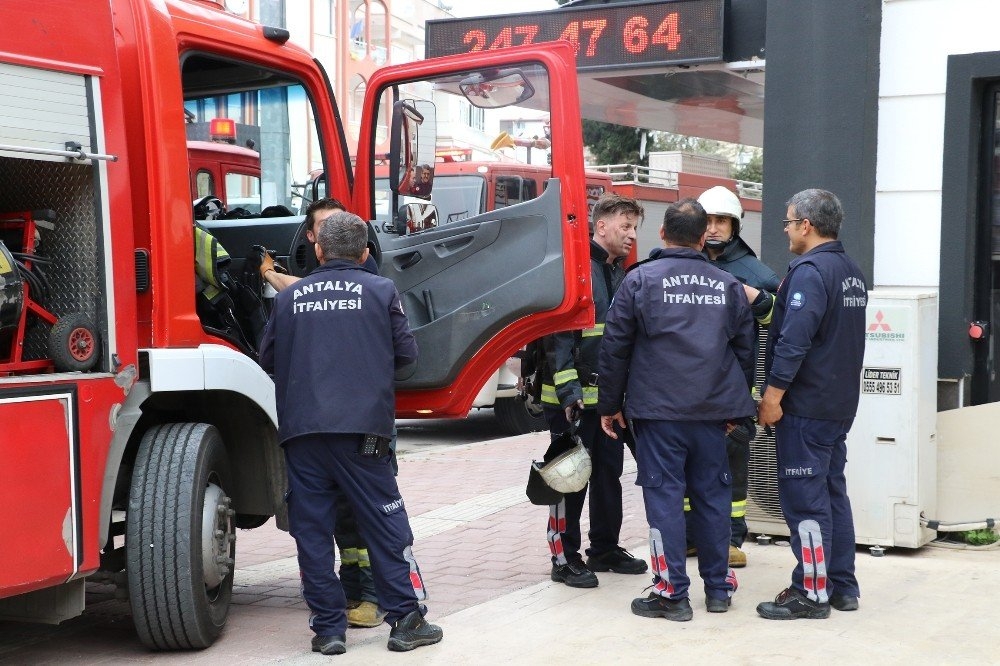 Antalya’da 3 Yıldızlı Otelde Korkutan Yangın 15