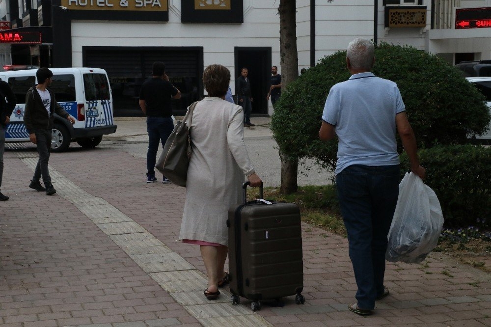 Antalya’da 3 Yıldızlı Otelde Korkutan Yangın 16