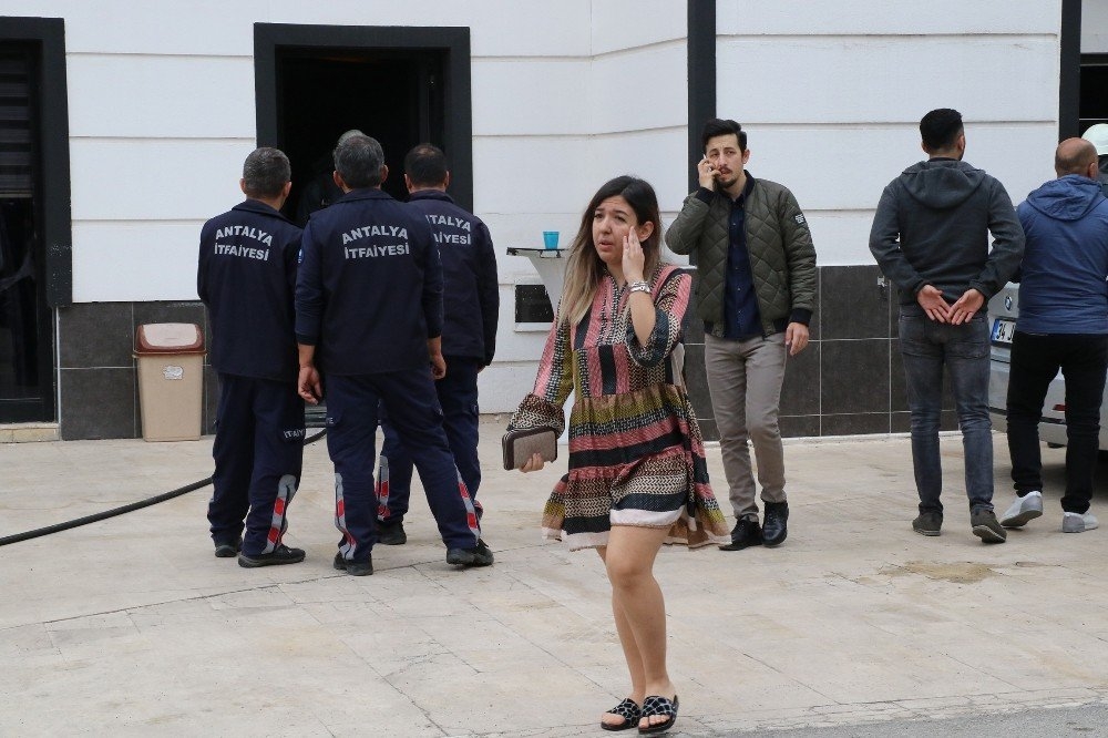 Antalya’da 3 Yıldızlı Otelde Korkutan Yangın 6