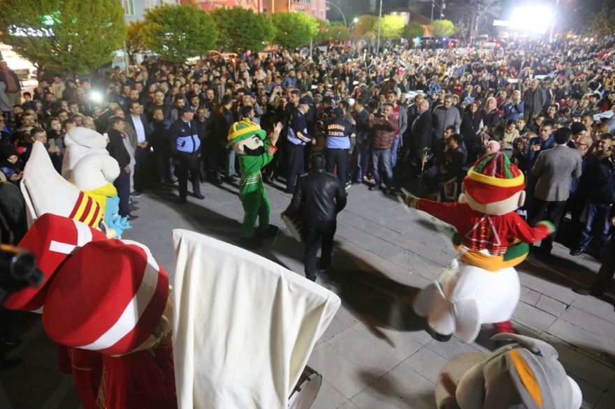 "Türkçe Aşkı Vatan Aşkı Yürüyüşü" ve Fener Alayı Karaman'ı Büyüledi 15