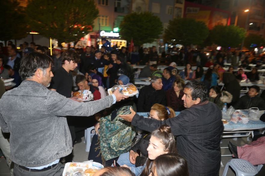 "Türkçe Aşkı Vatan Aşkı Yürüyüşü" ve Fener Alayı Karaman'ı Büyüledi 23