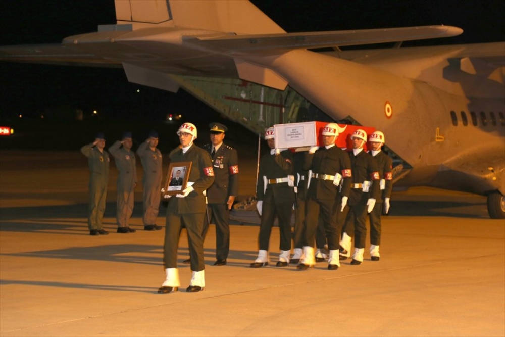 Şehit Uzman Çavuş Zekeriya Zencirli'nin Cenazesi Antalya'ya Getirildi 3