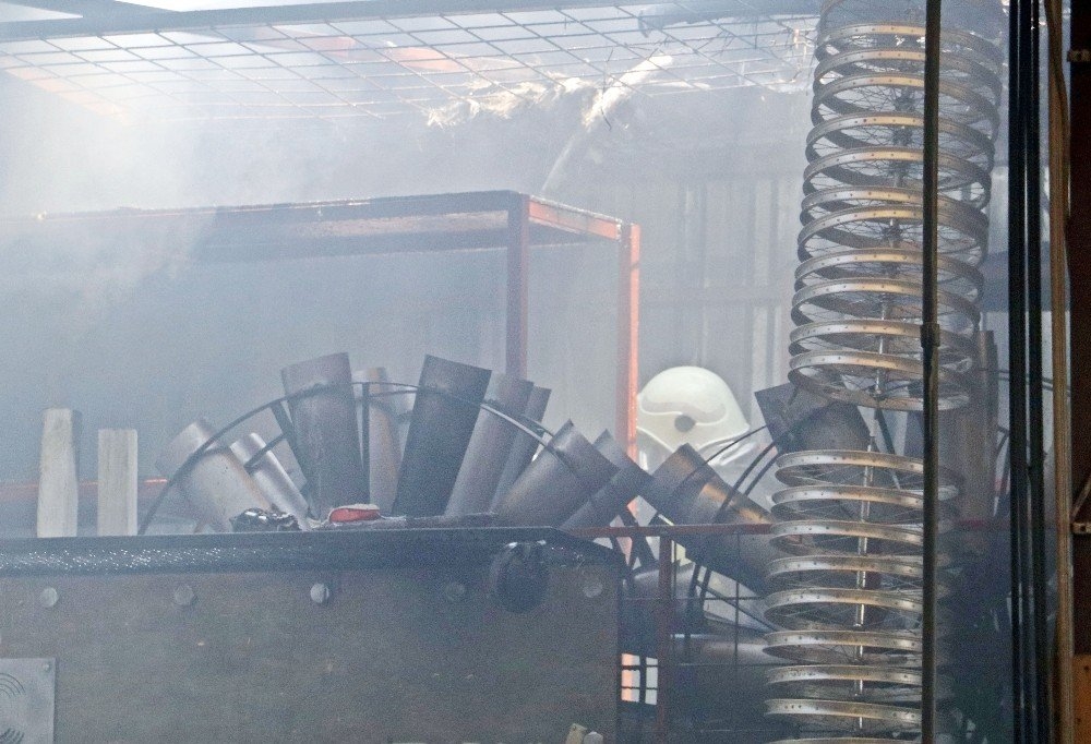 Oruçlu İtfaiye Erlerinin Alevlerle Mücadelesi 13