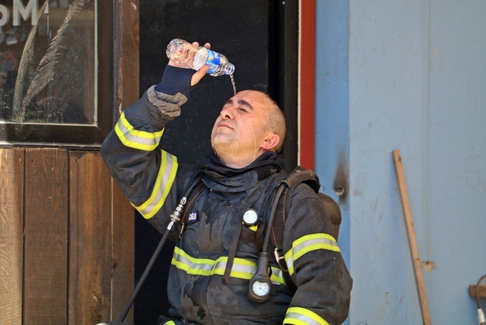 Oruçlu İtfaiye Erlerinin Alevlerle Mücadelesi 2