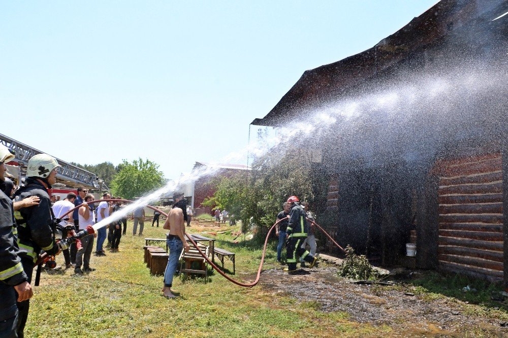 Oruçlu İtfaiye Erlerinin Alevlerle Mücadelesi 8