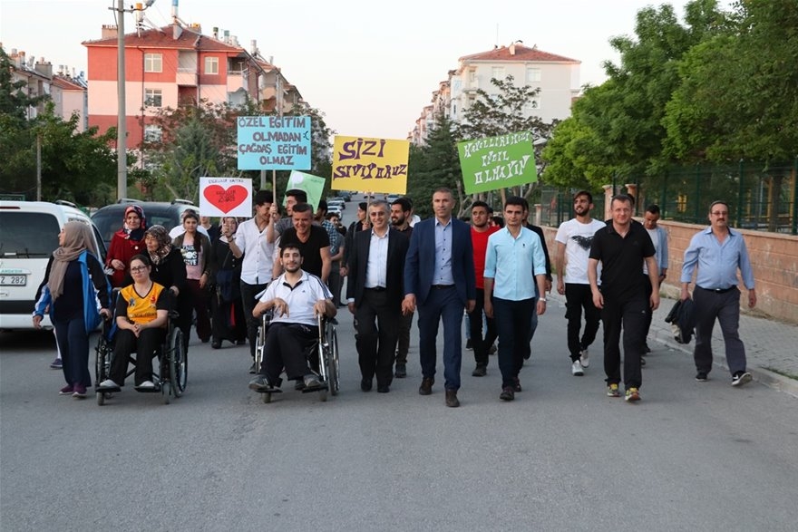 Karaman'da "KYK"lı Gençler "Engelliler Haftasını" Unutmadı 13