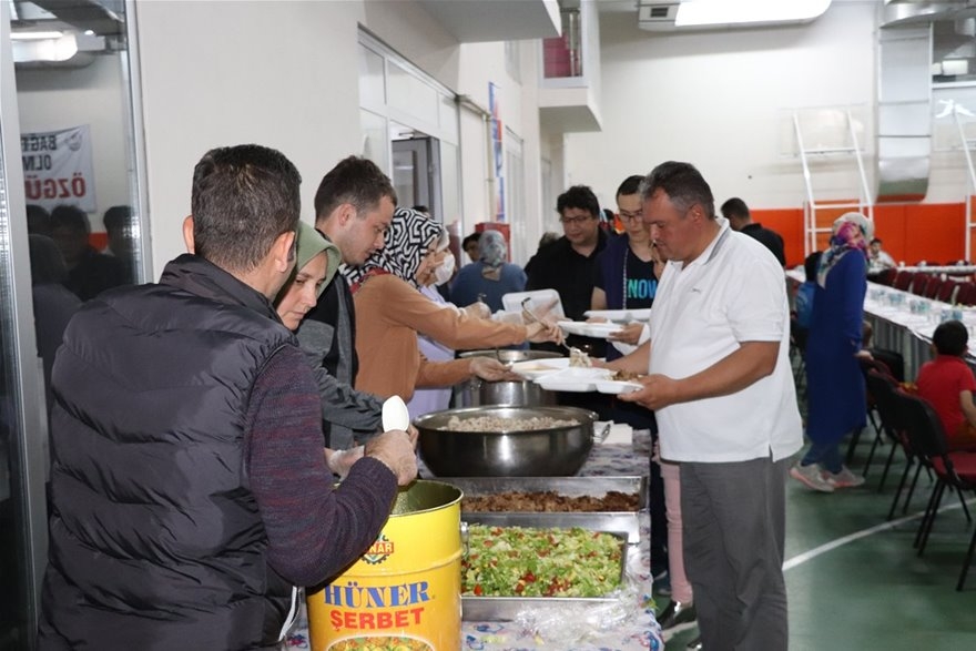 Karaman'da "KYK"lı Gençler "Engelliler Haftasını" Unutmadı 15