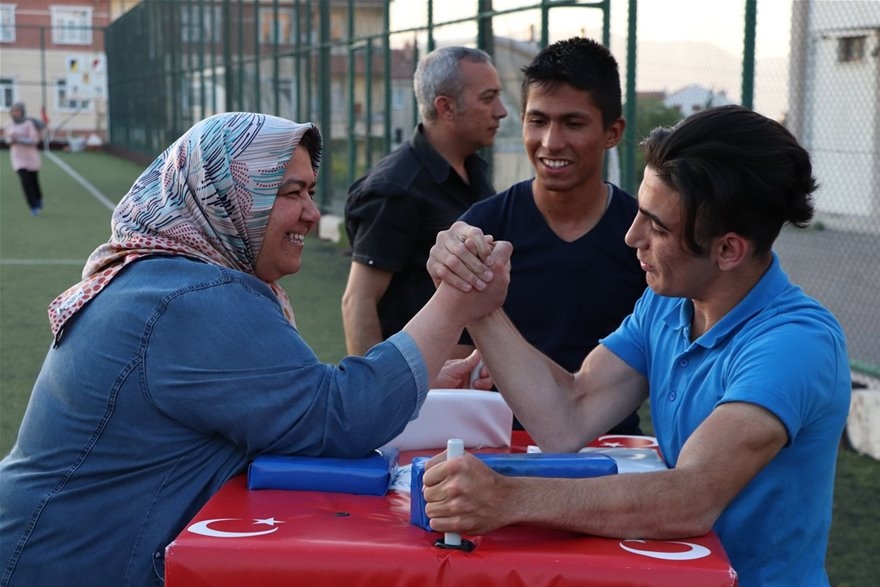 Karaman'da "KYK"lı Gençler "Engelliler Haftasını" Unutmadı 8